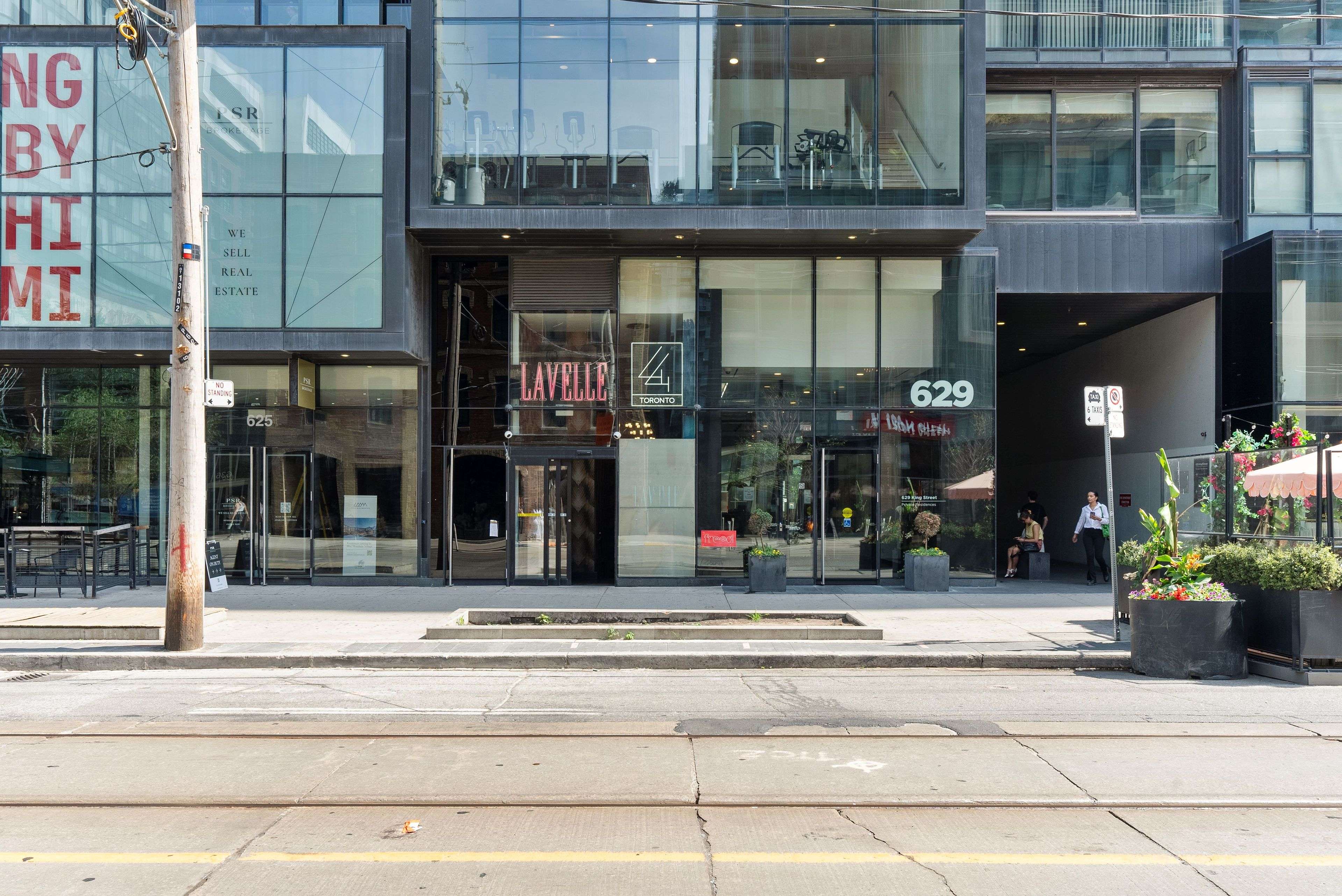 Toronto C01, ON M5V 1H6,629 King ST #613