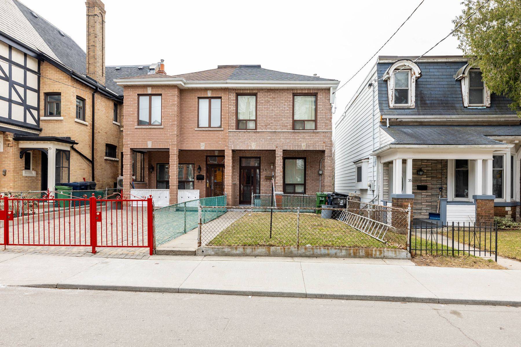 Toronto C01, ON M6J 2E6,33 Shannon ST