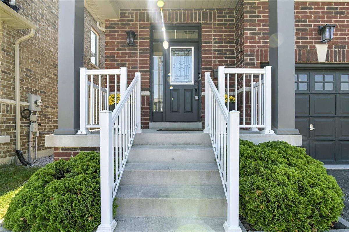 Oshawa, ON L1L 0J1,2508 Standardbred DR