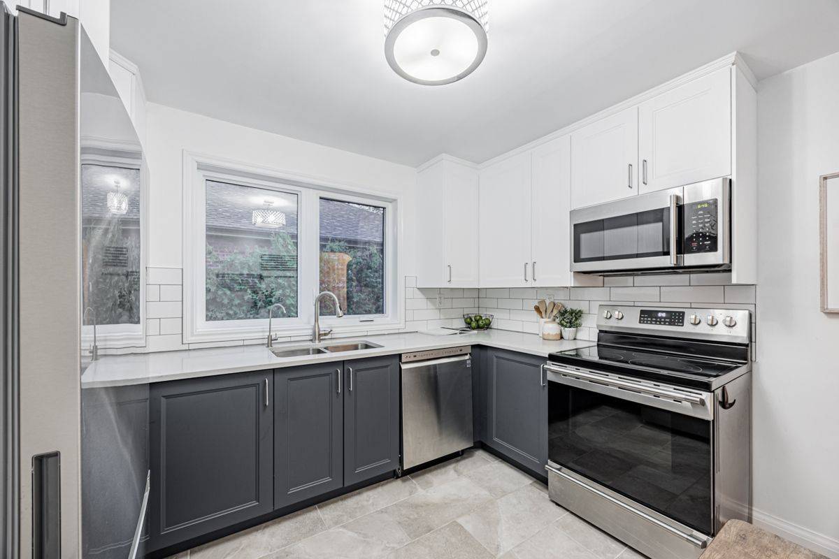 Oshawa, ON L1H 6A9,270 Highland AVE