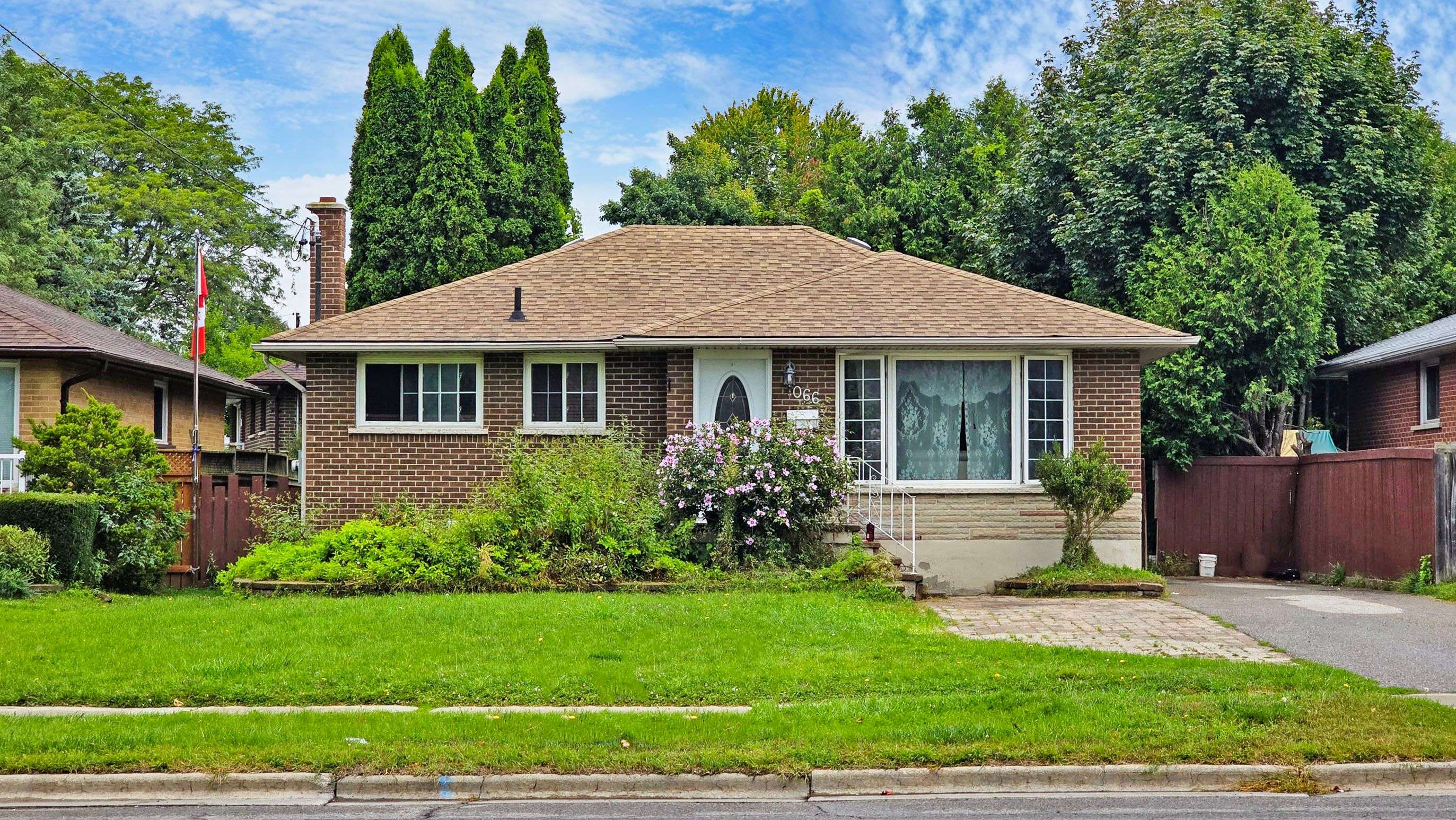 1066 Olive AVE, Oshawa, ON L1H 2T4