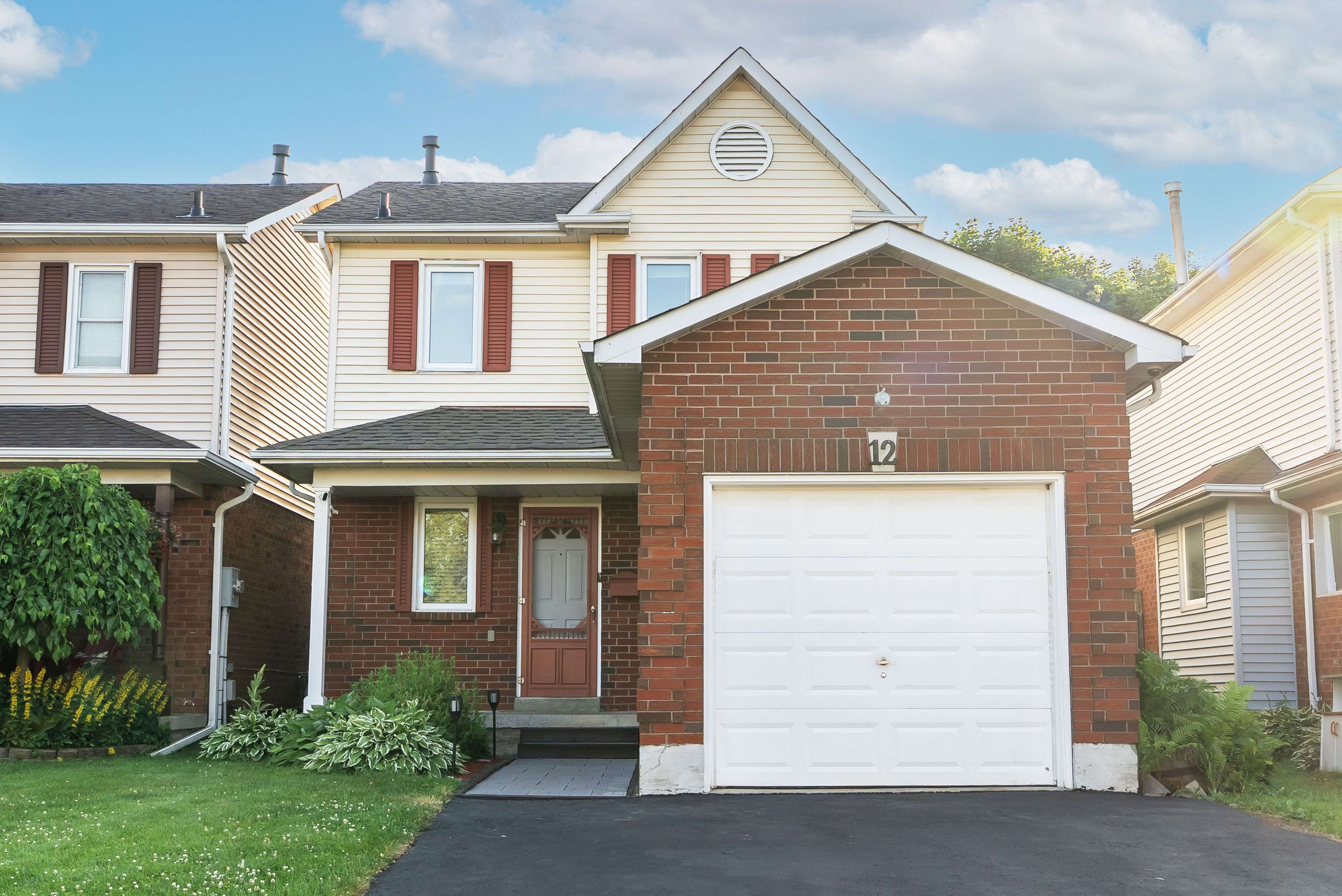12 Longwood CT, Clarington, ON L1E 1R8