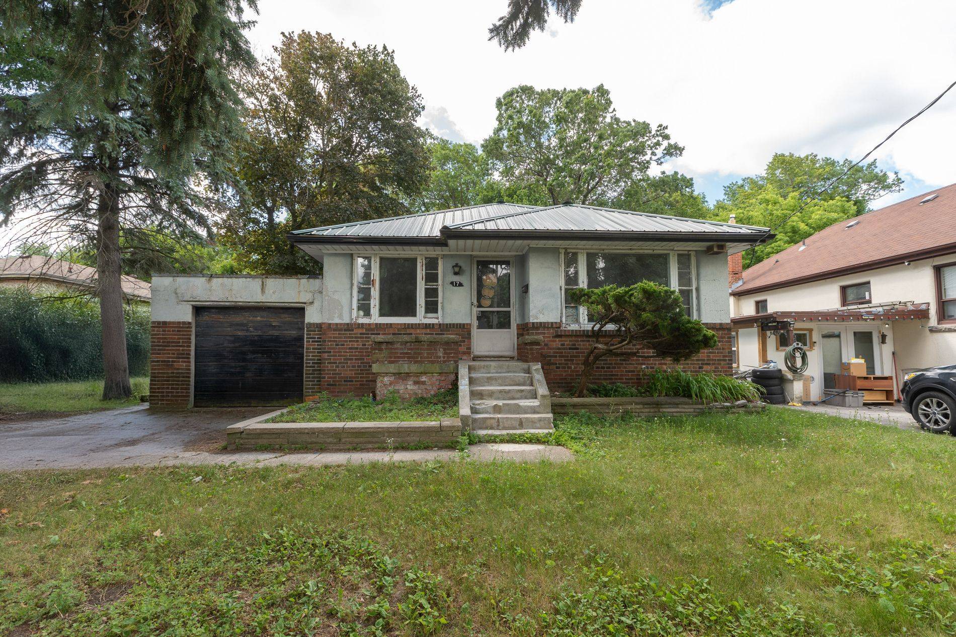 17 Ayre Point RD, Toronto E08, ON M1M 1G4