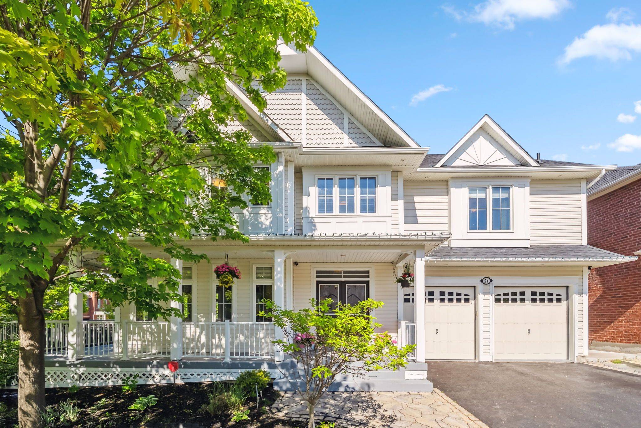 21 Rainbow CRES, Whitby, ON L1M 2N6