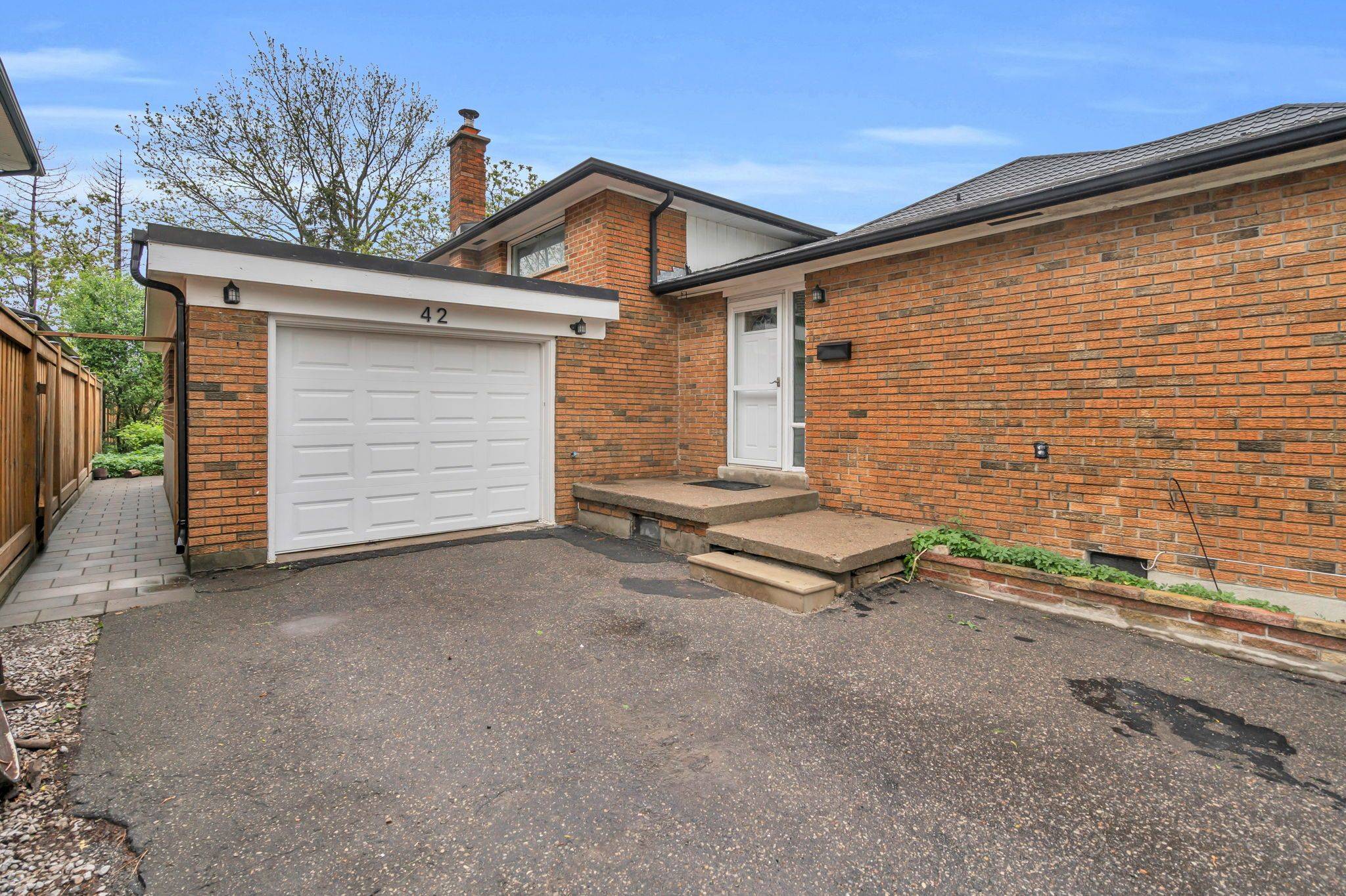 Toronto E10, ON M1C 1M3,42 Scarboro AVE