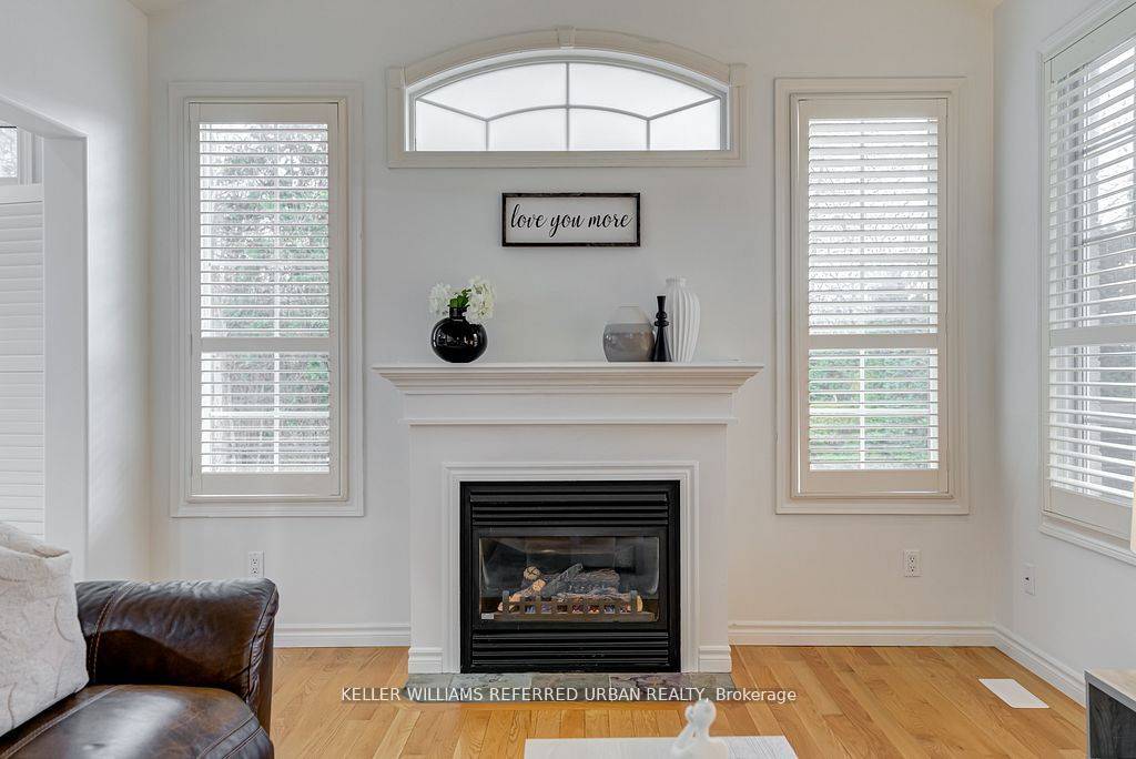 Whitby, ON L1R 3P2,2 Thistledown CRES