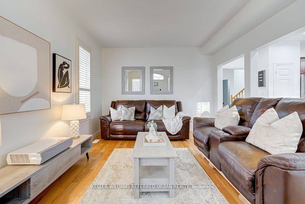 Whitby, ON L1R 3P2,2 Thistledown CRES