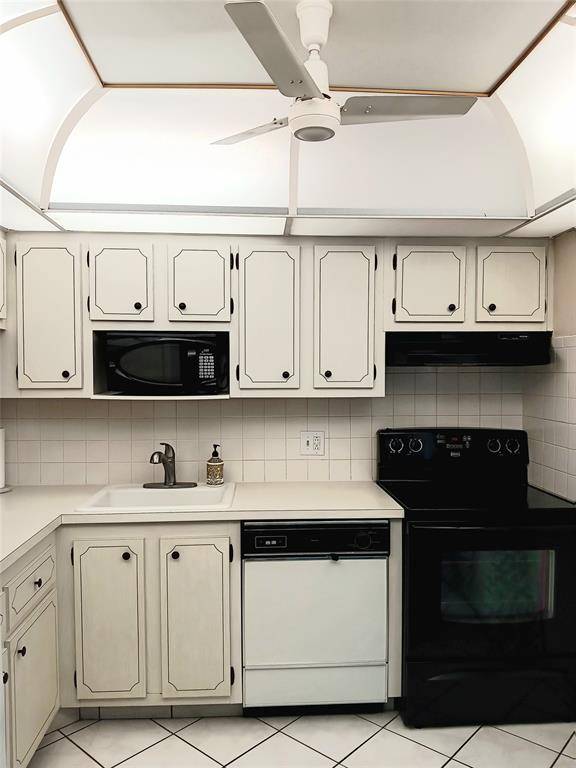Margate, FL 33063,1055 E Country Club Dr #301
