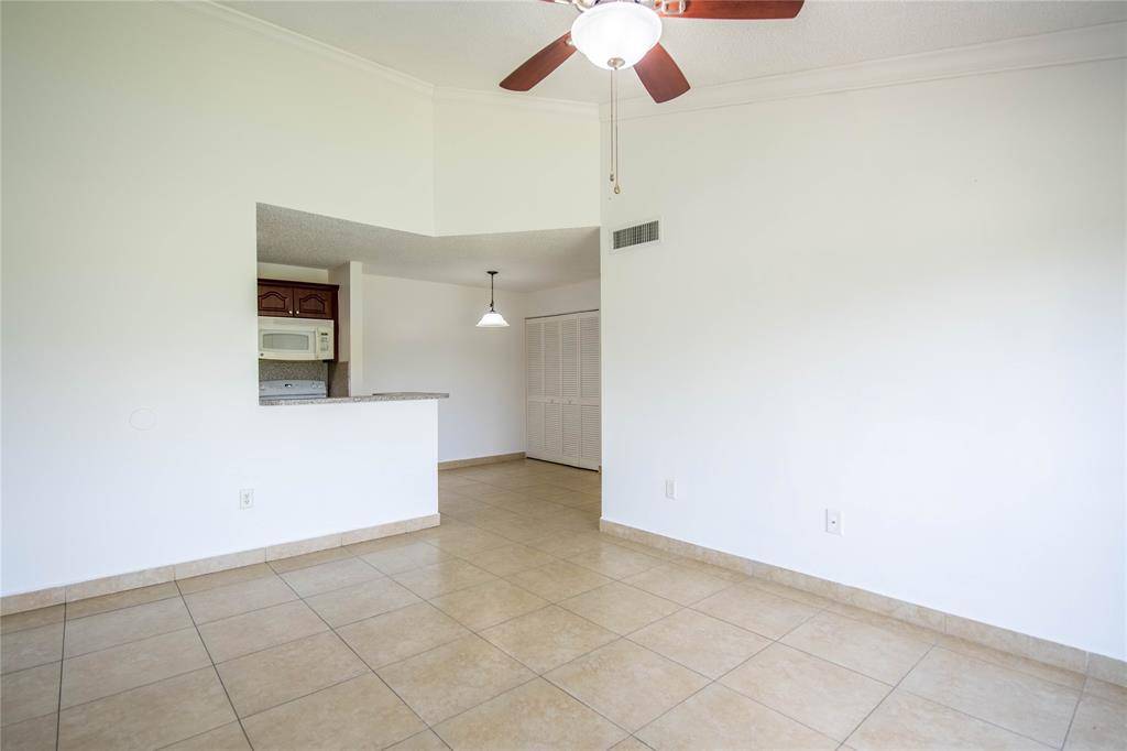 Hialeah, FL 33015,7235 NW 179th St #212