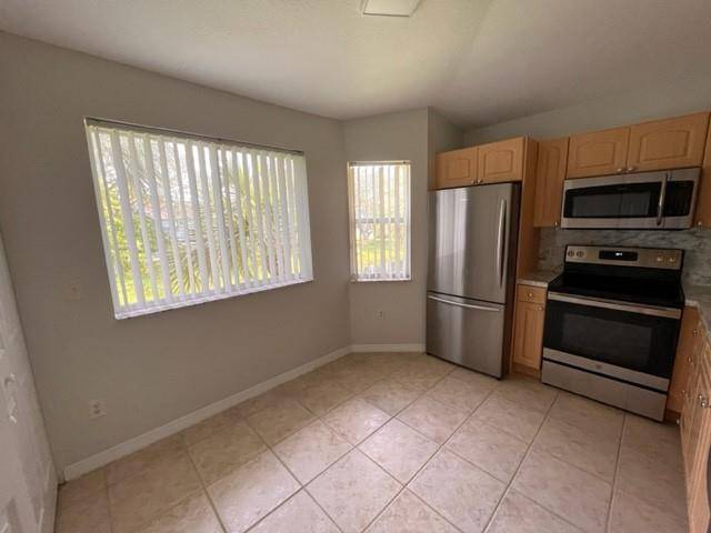 Pembroke Pines, FL 33024,7850 NW 6th St #206