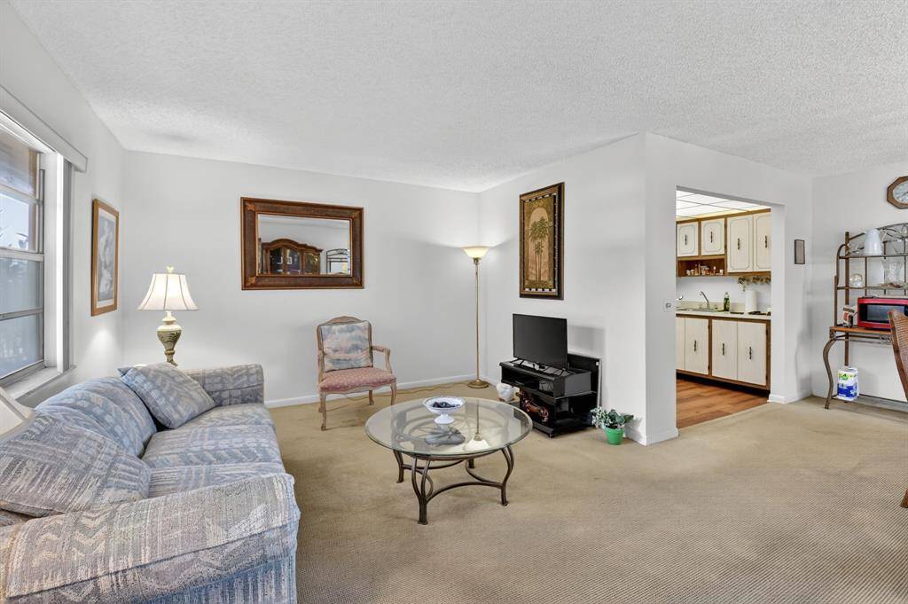 Delray Beach, FL 33484,503 Burgundy K #k
