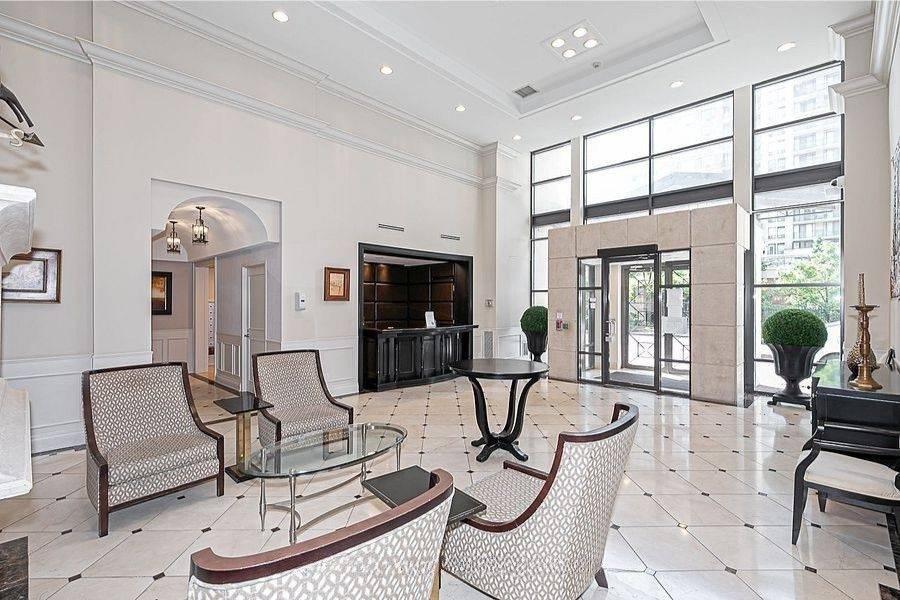 Richmond Hill, ON L4C 0T5,350 Red Maple RD #802