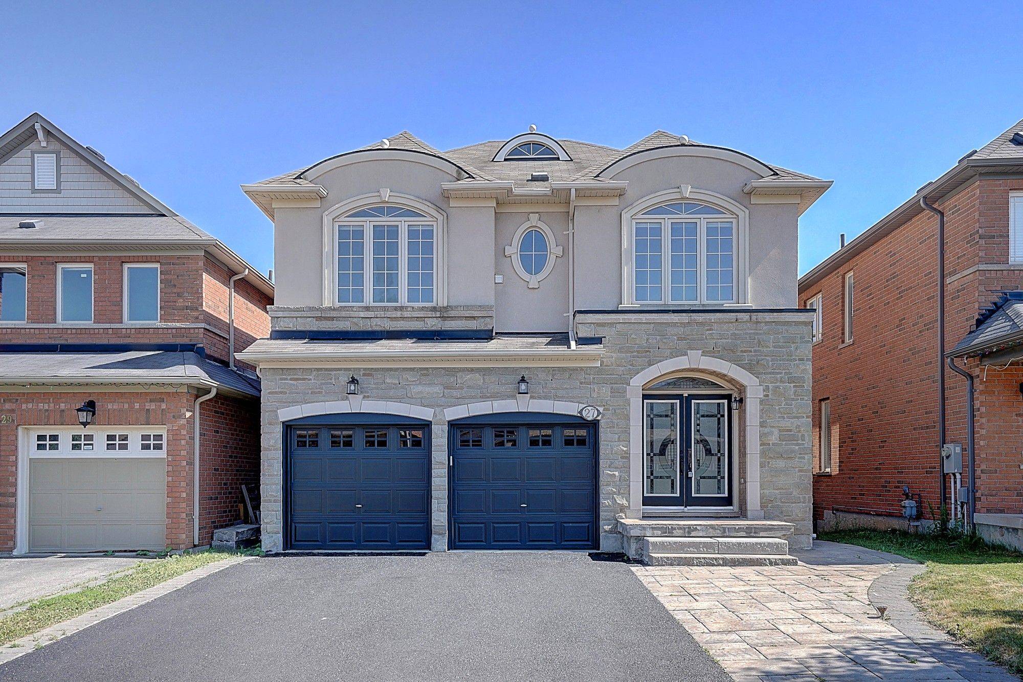 27 Mansard DR, Richmond Hill, ON L4E 0L7