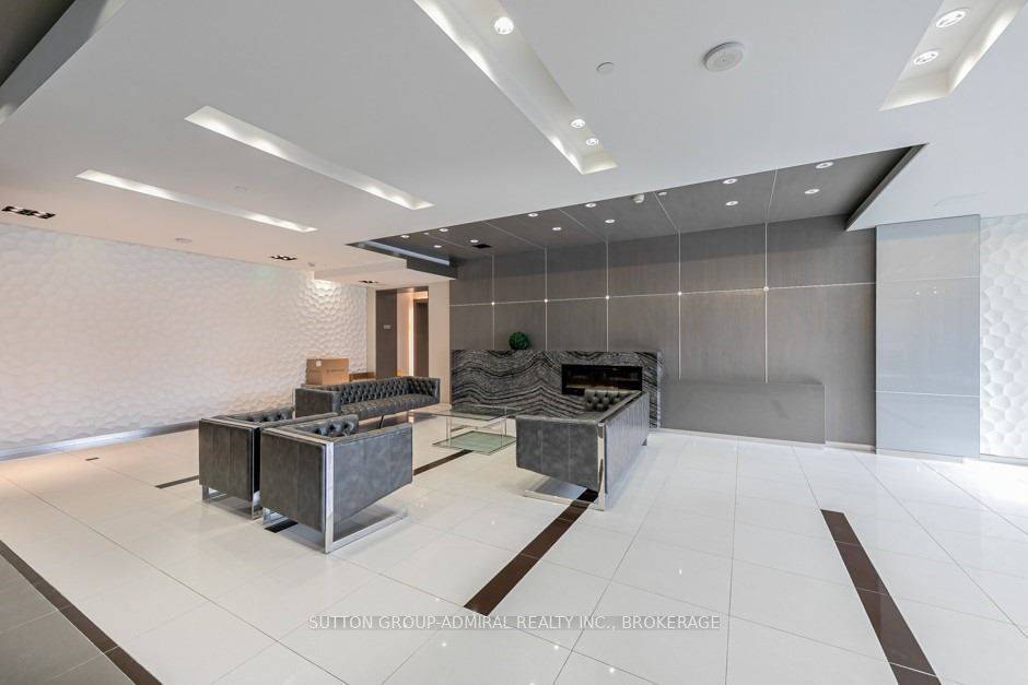 Markham, ON L3T 0E1,7167 Yonge ST #PH301