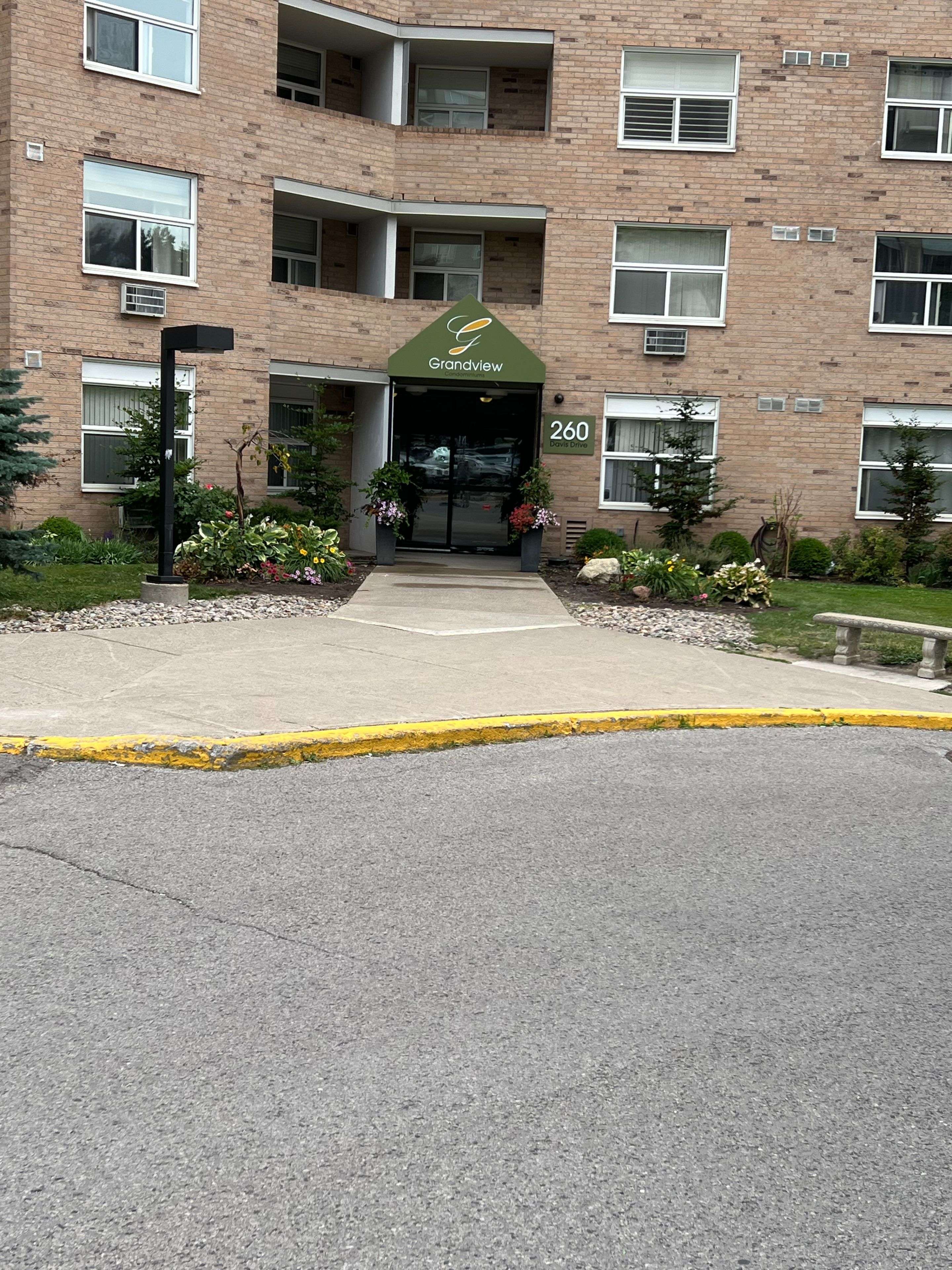 Newmarket, ON L3Y 7C3,260 Davis DR #703