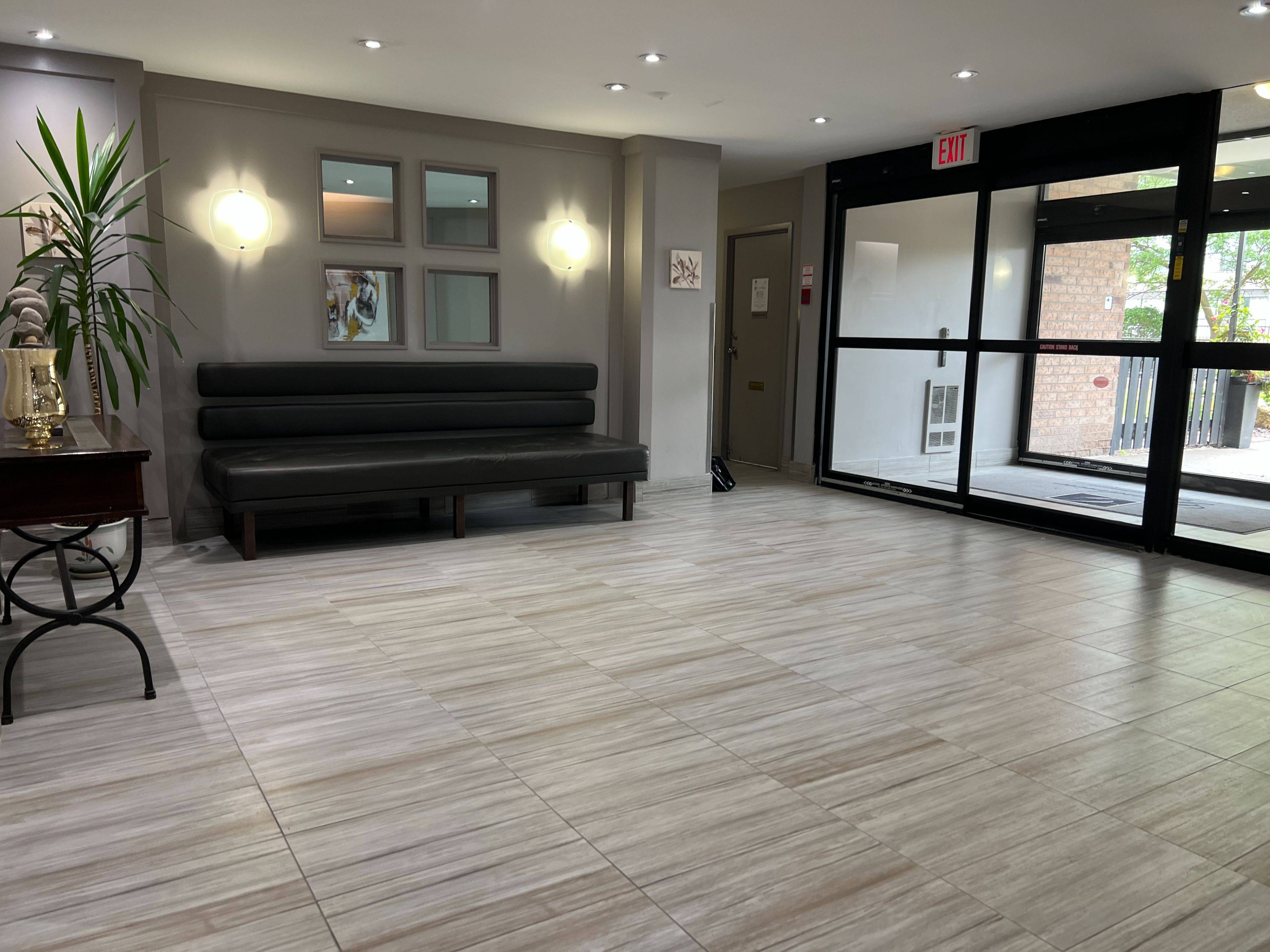 Newmarket, ON L3Y 7C3,260 Davis DR #703