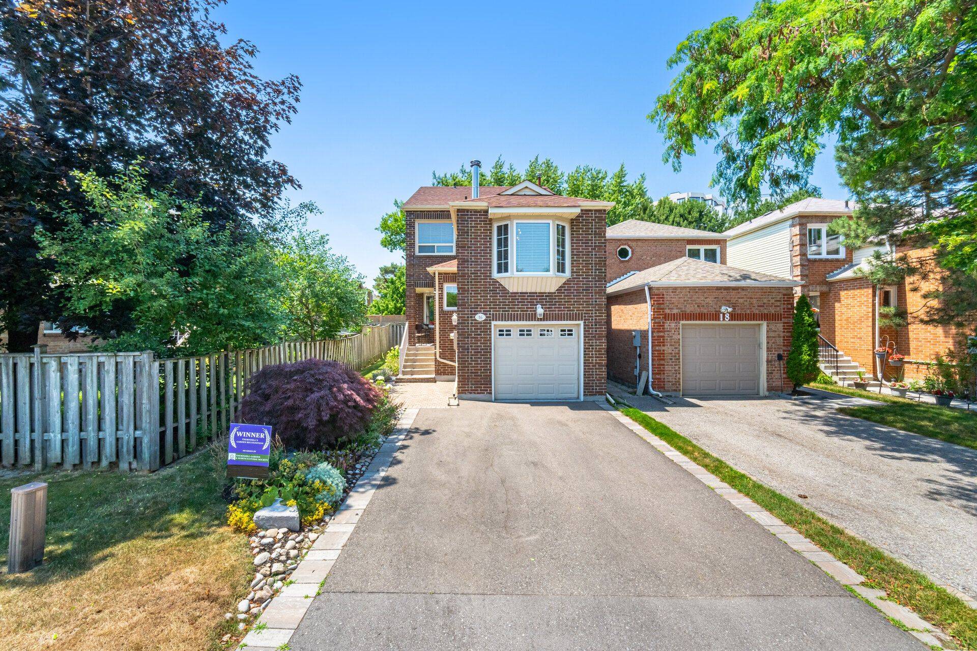 Vaughan, ON L4J 5J9,16 Lansbury CT