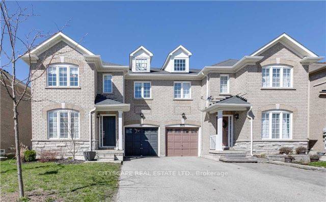 369 Kwapis BLVD, Newmarket, ON L3X 3H1