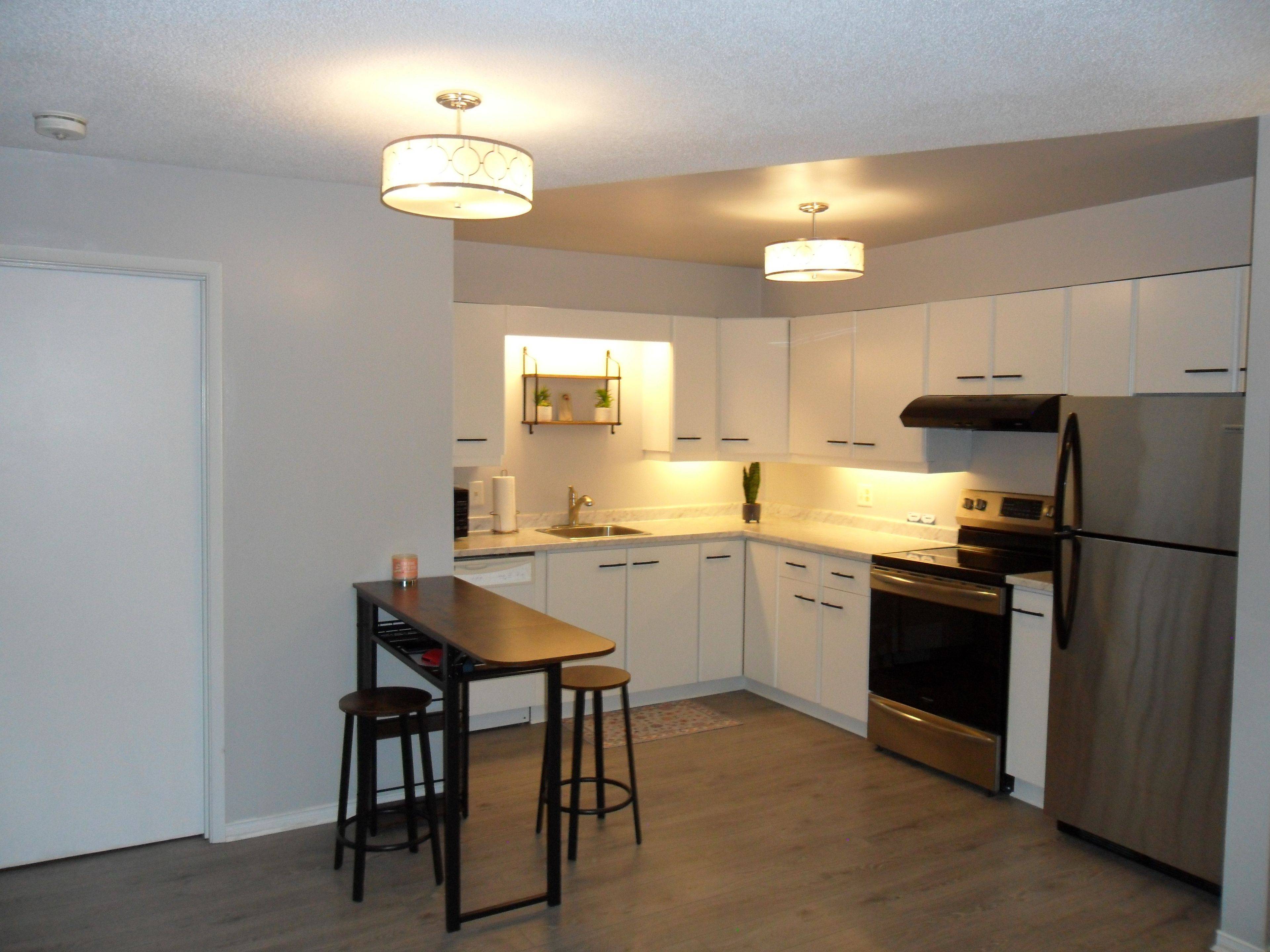 Barrie, ON L4M 6J2,120 Bell Farm RD #B-08