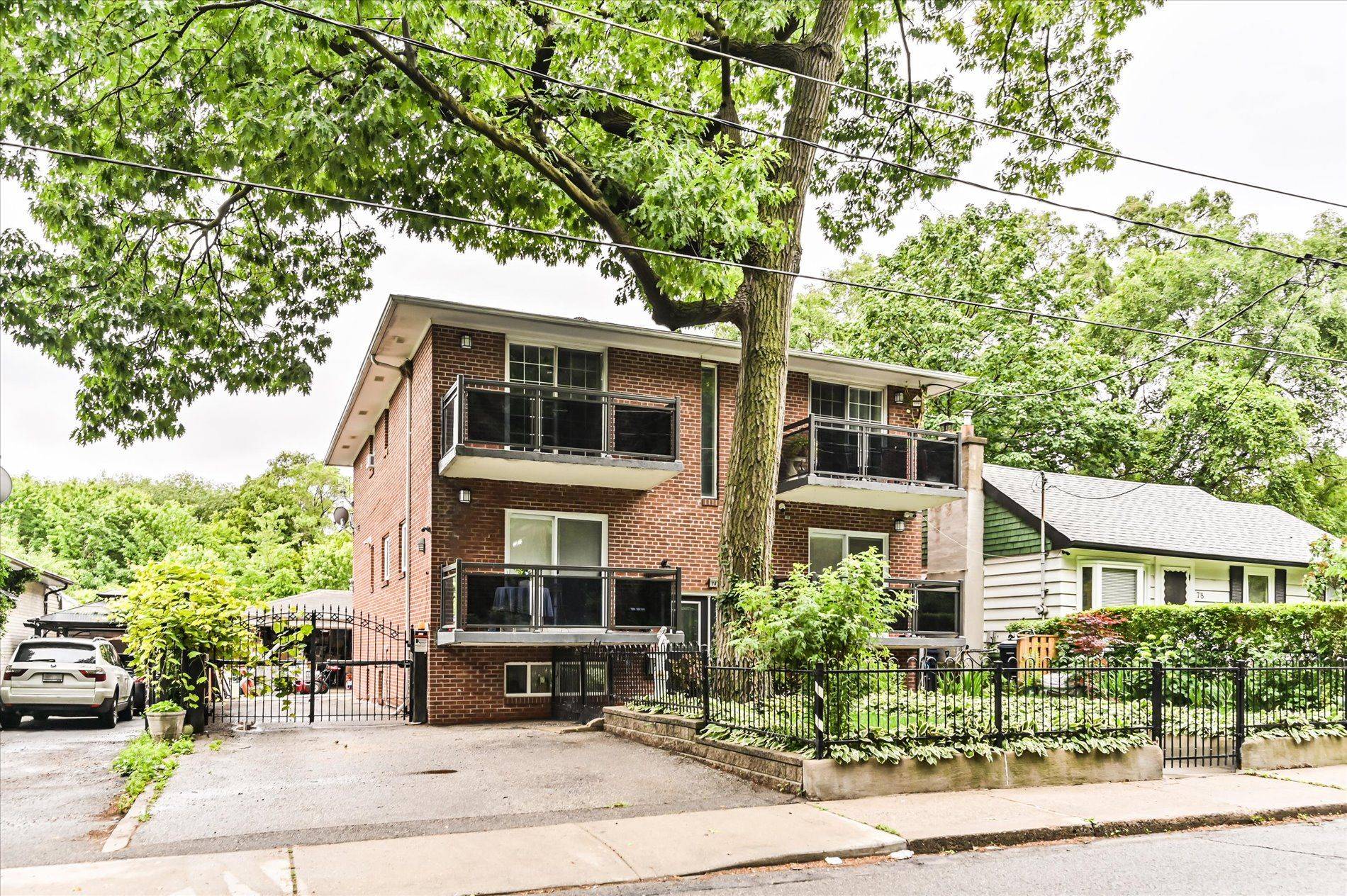 76 Hilldale RD, Toronto W03, ON M6N 3Y2
