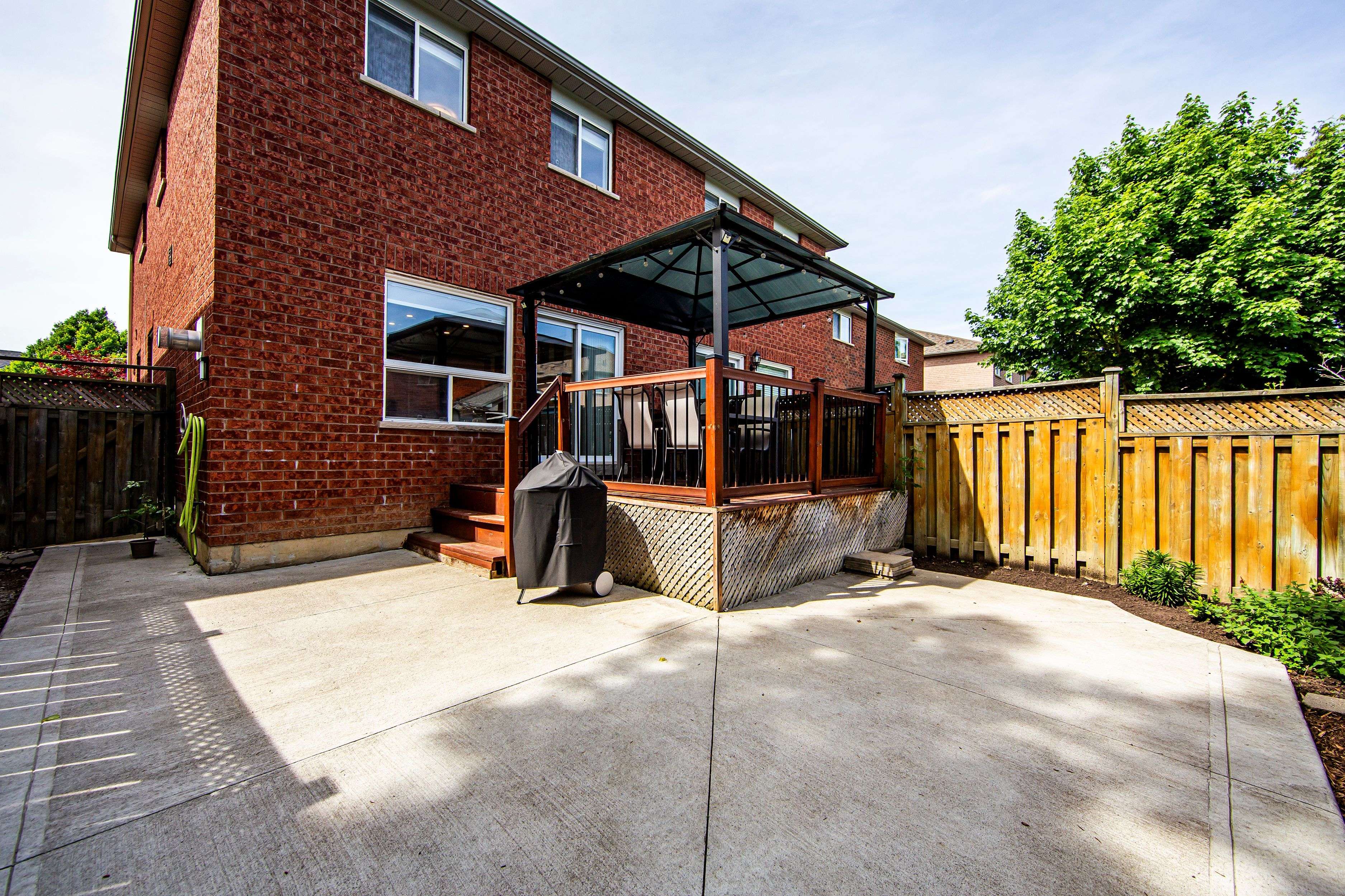 Mississauga, ON L5N 7T9,3842 Foxborough TRL