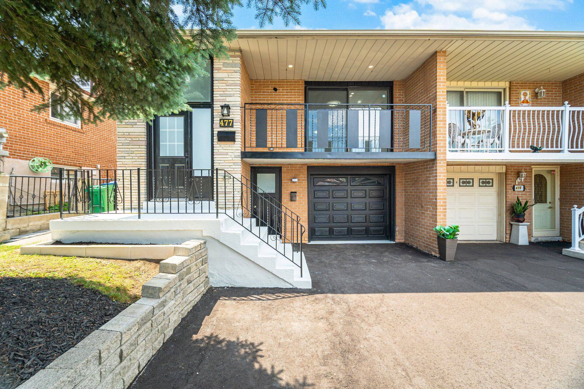 Mississauga, ON L5B 2J2,477 Fergo AVE