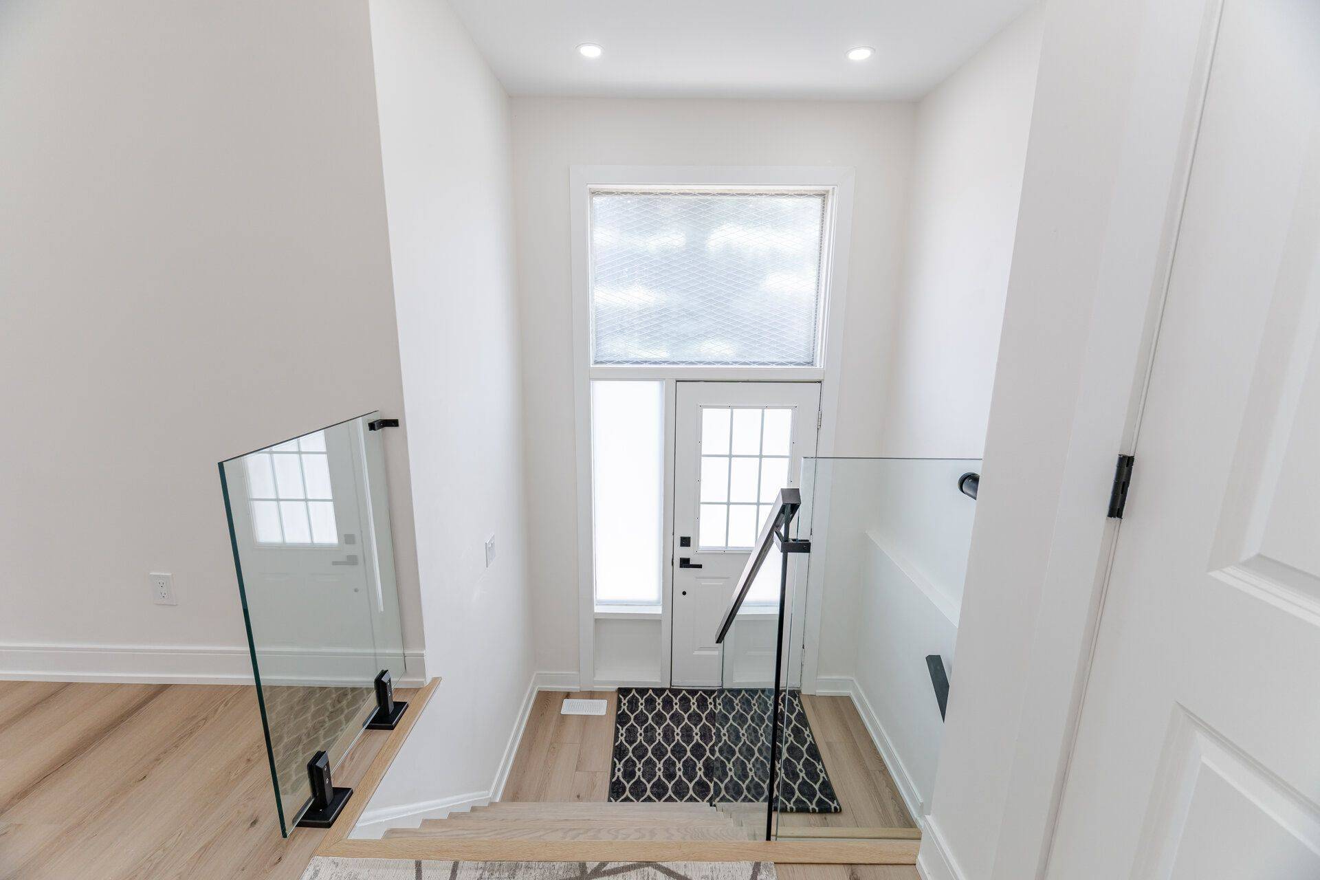 Mississauga, ON L5B 2J2,477 Fergo AVE