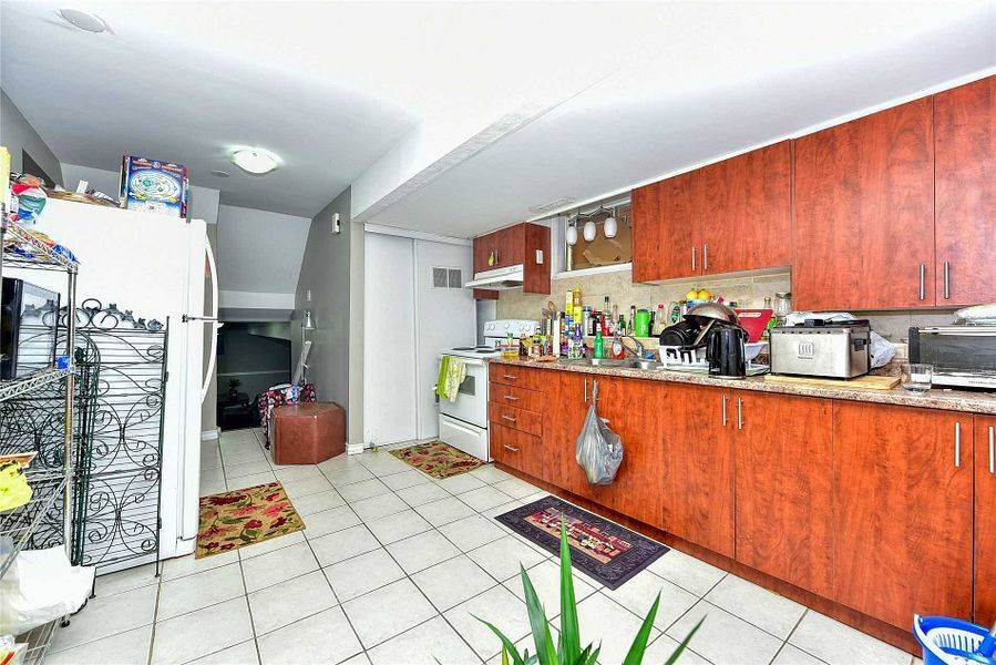 Brampton, ON L6X 2P4,9 Talbot ST