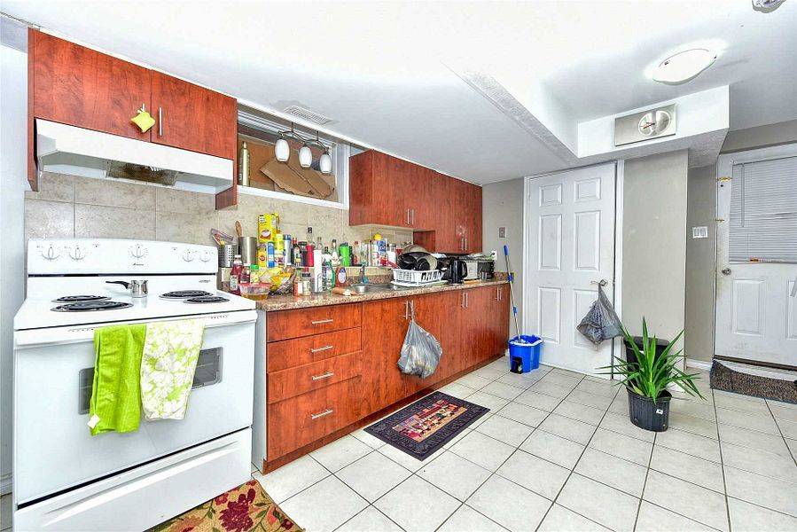 Brampton, ON L6X 2P4,9 Talbot ST