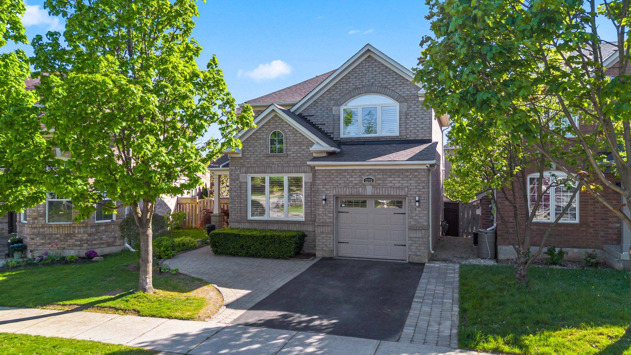 2270 Dunforest CRES, Oakville, ON L6M 4X3