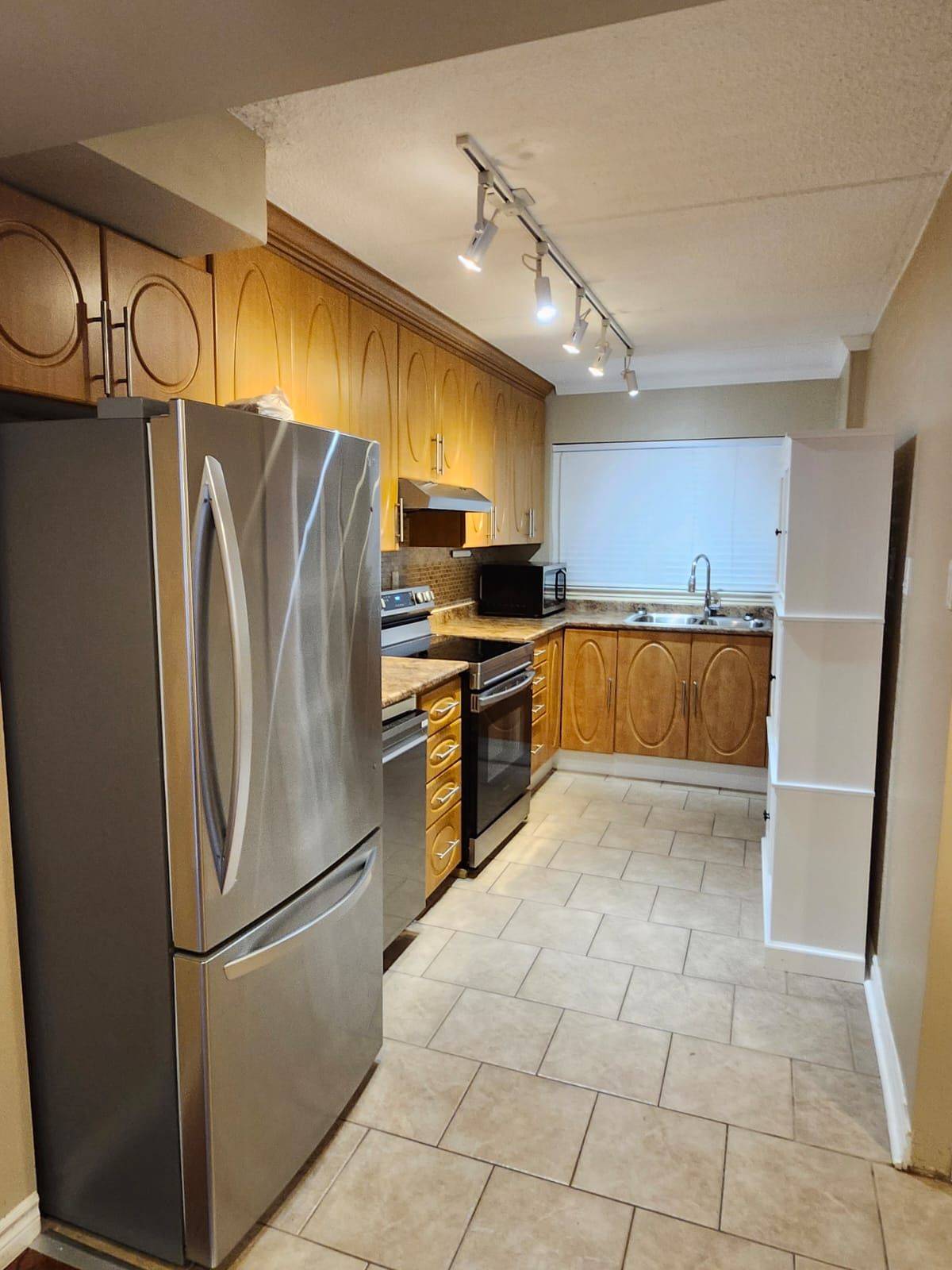 Mississauga, ON L5A 3M2,180 Mississauga VLY #137