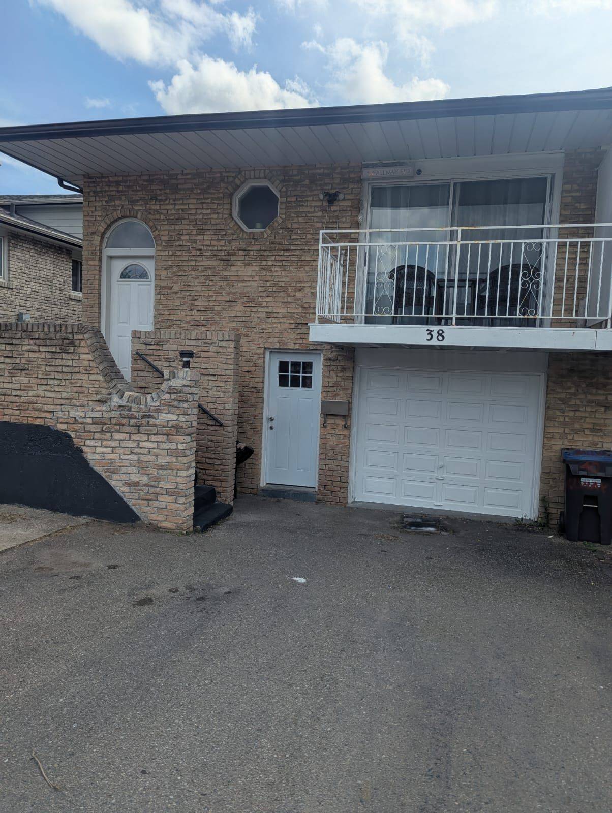 Brampton, ON L6V 3H2,38 Fallway RD