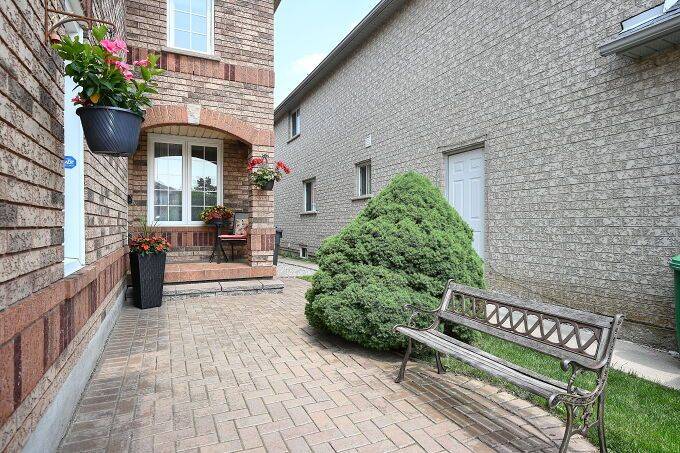 Mississauga, ON L5N 7H4,7019 Graydon CT