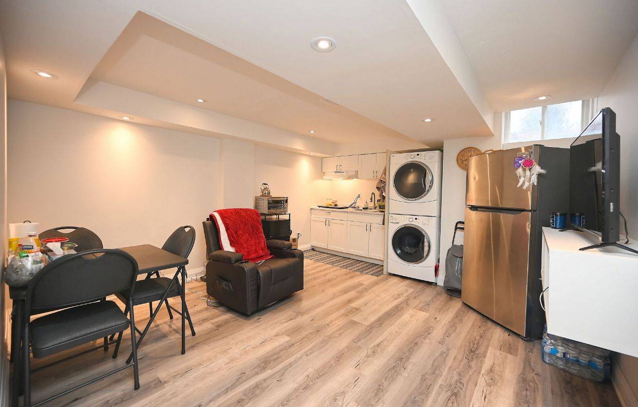 Milton, ON L9T 6W1,1244 Robson CRES #Basement