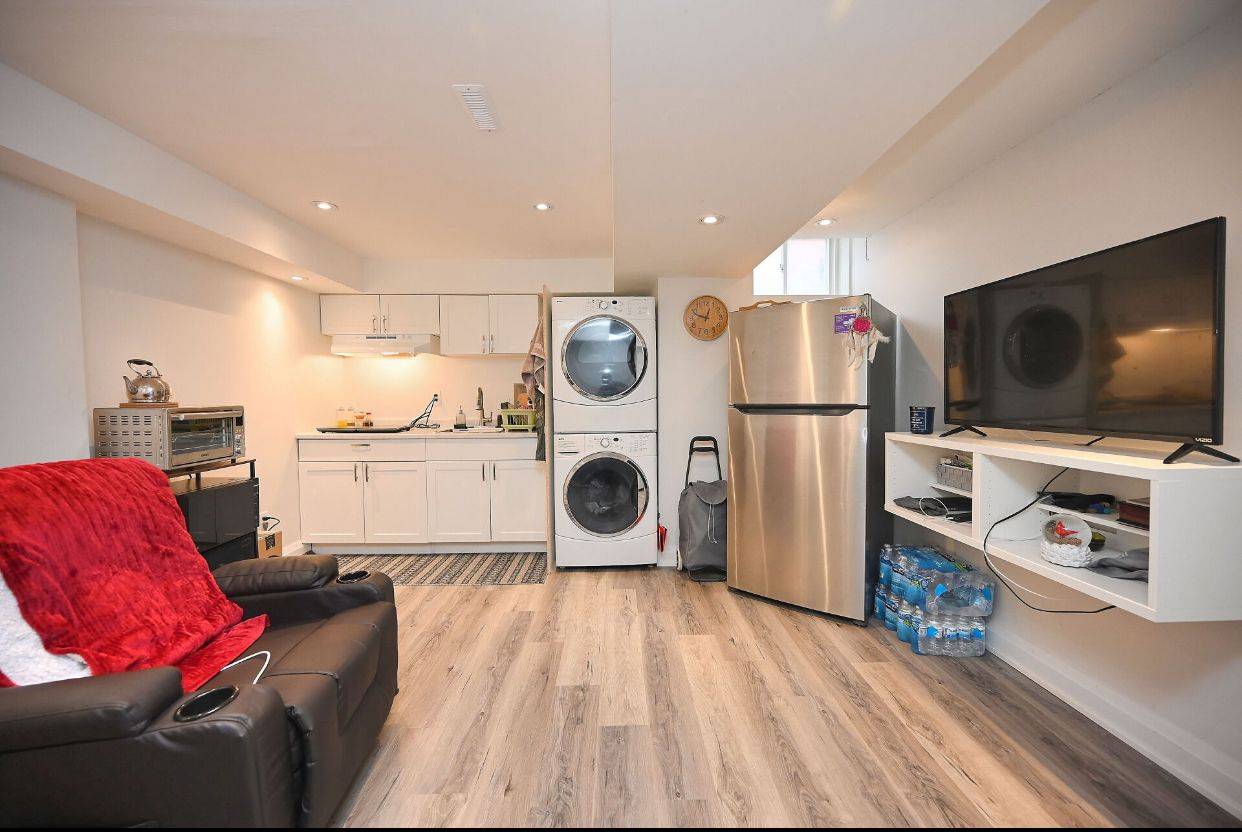 Milton, ON L9T 6W1,1244 Robson CRES #Basement