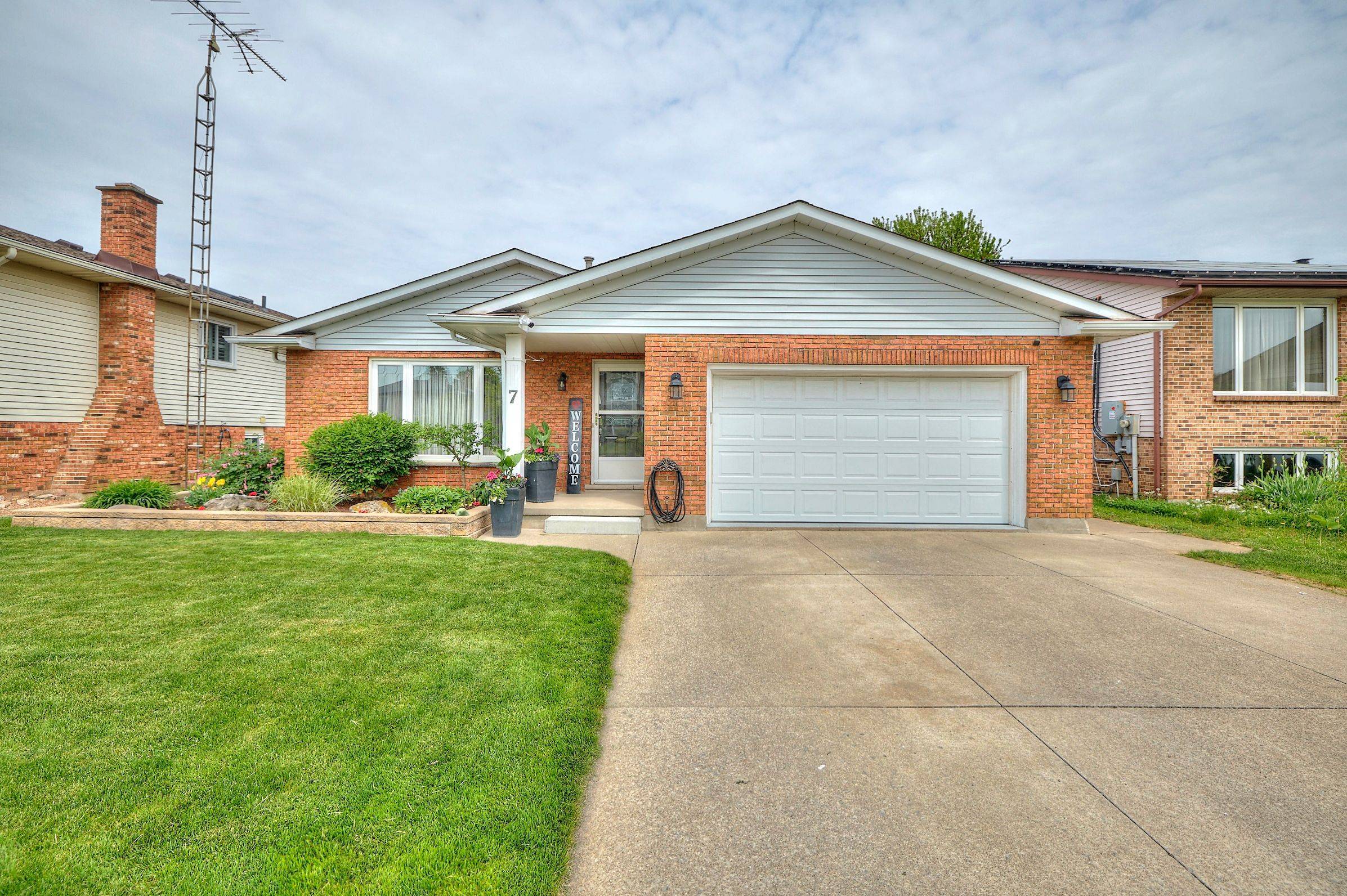St. Catharines, ON L2S 3J5,7 HUNTINGTON LN
