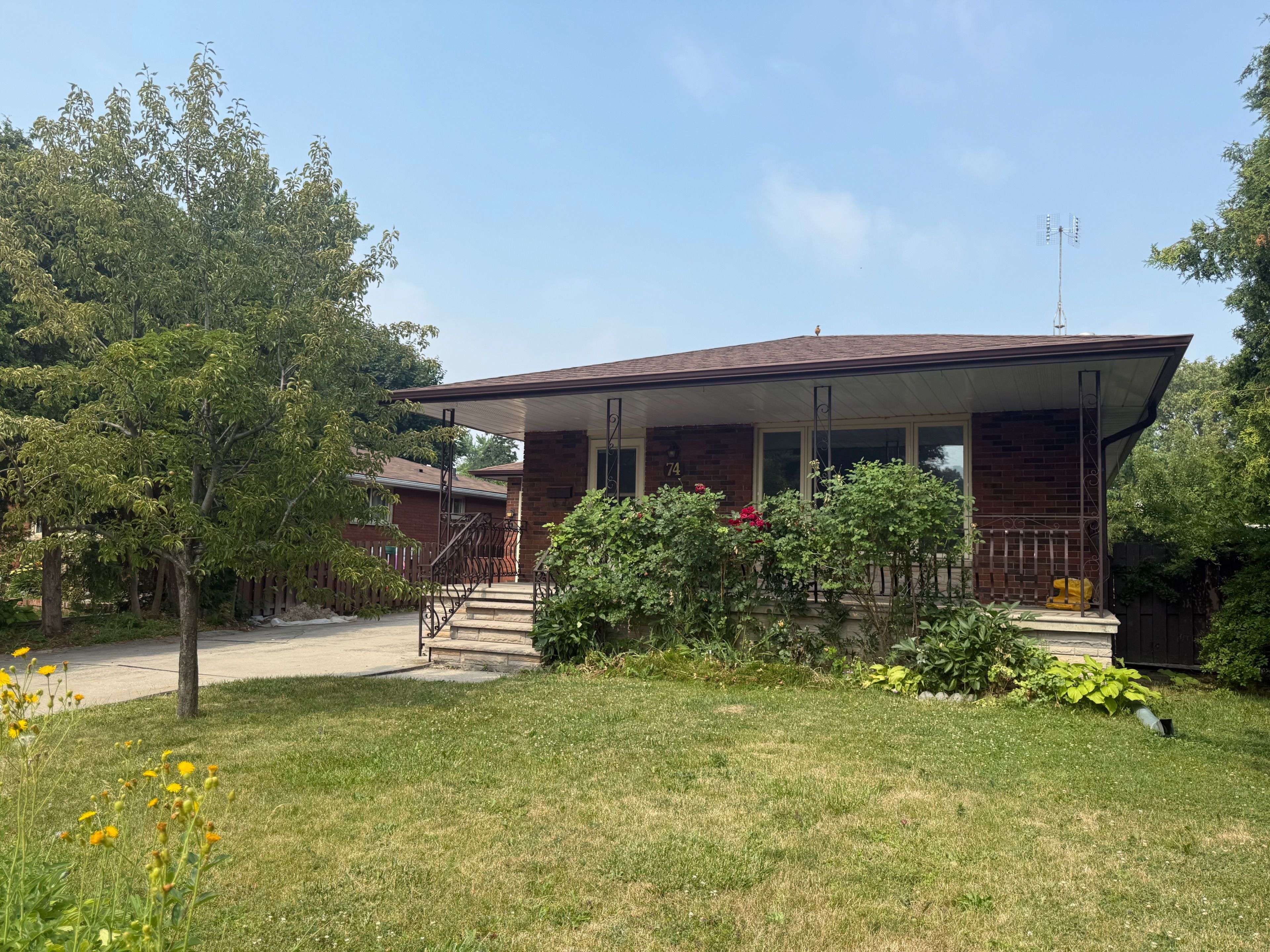 74 BELLINGHAM DR, Hamilton, ON L8V 3R4