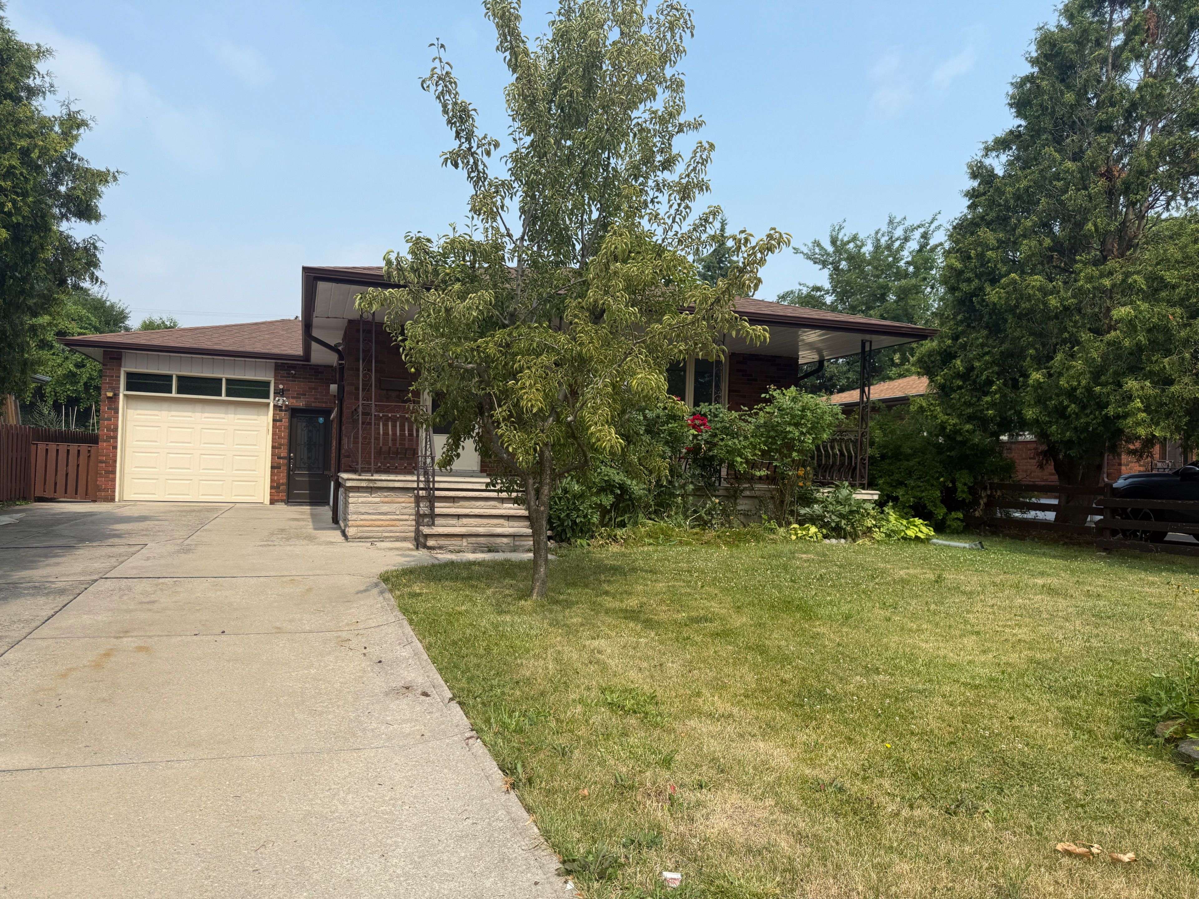Hamilton, ON L8V 3R4,74 BELLINGHAM DR