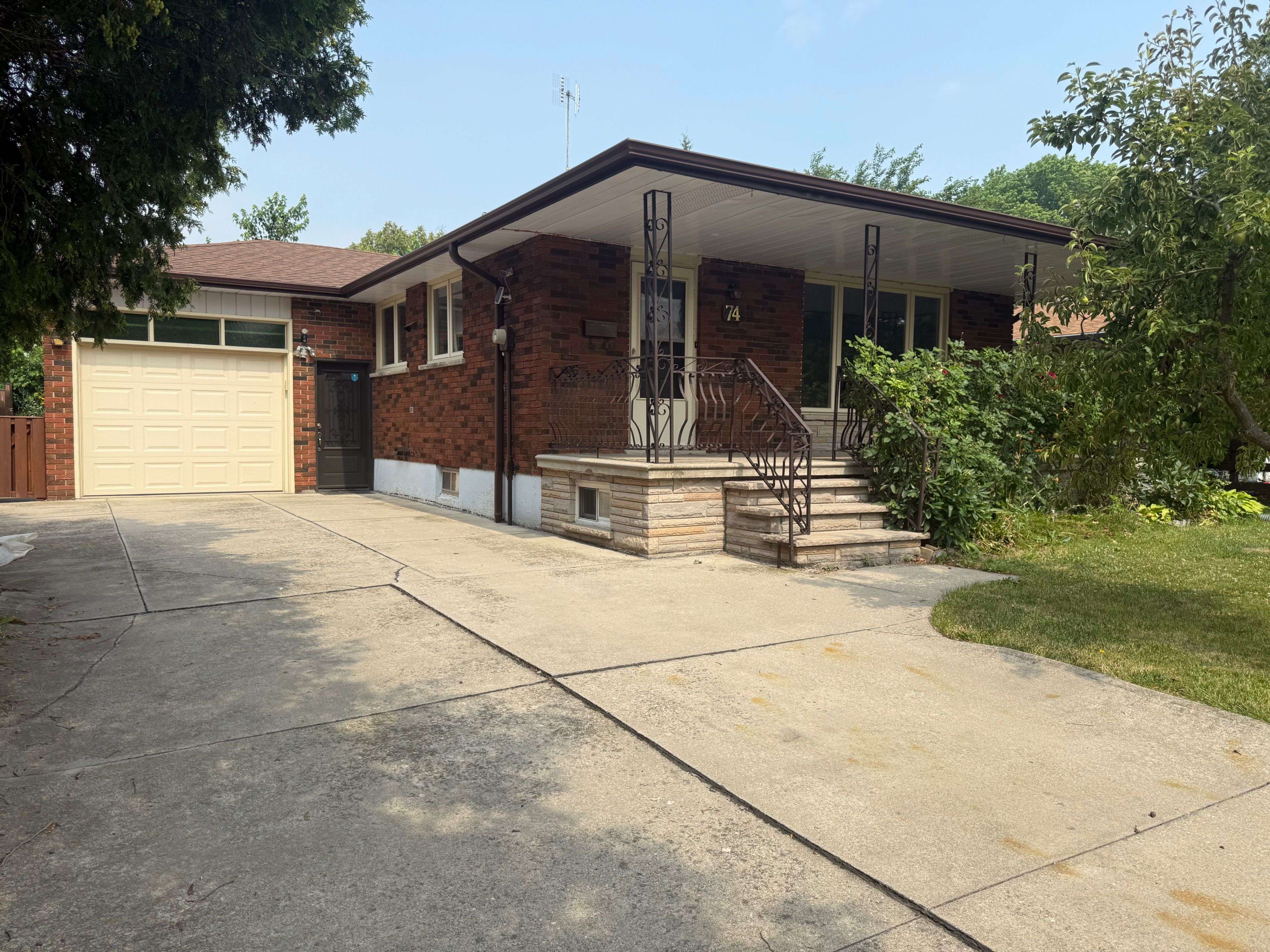 Hamilton, ON L8V 3R4,74 BELLINGHAM DR