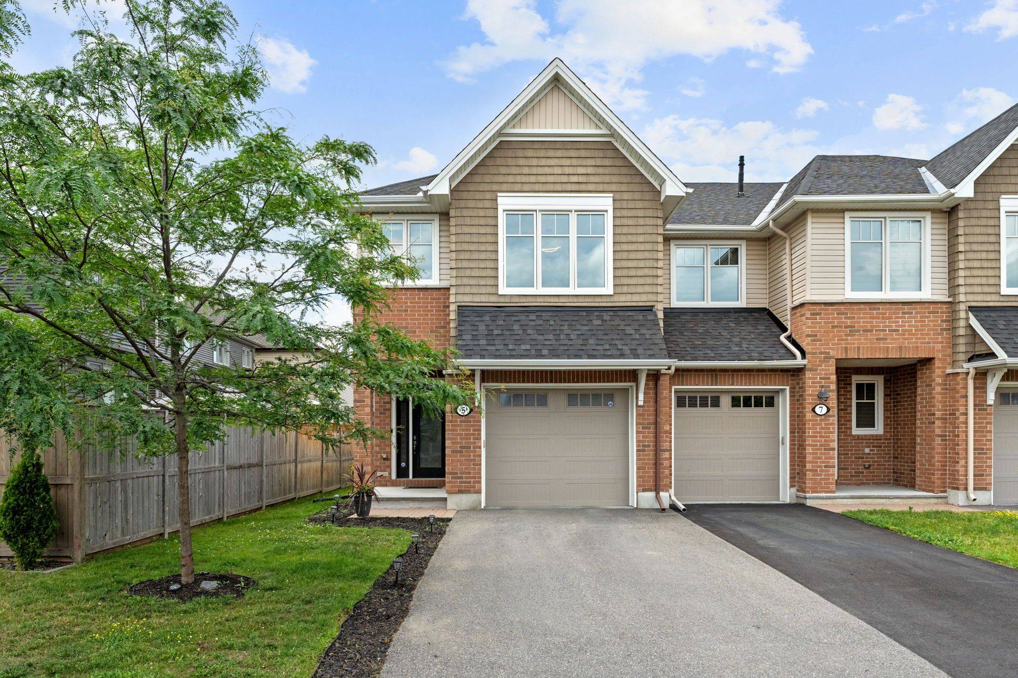 5 Merrill ST, Stittsville - Munster - Richmond, ON K2S 2M8