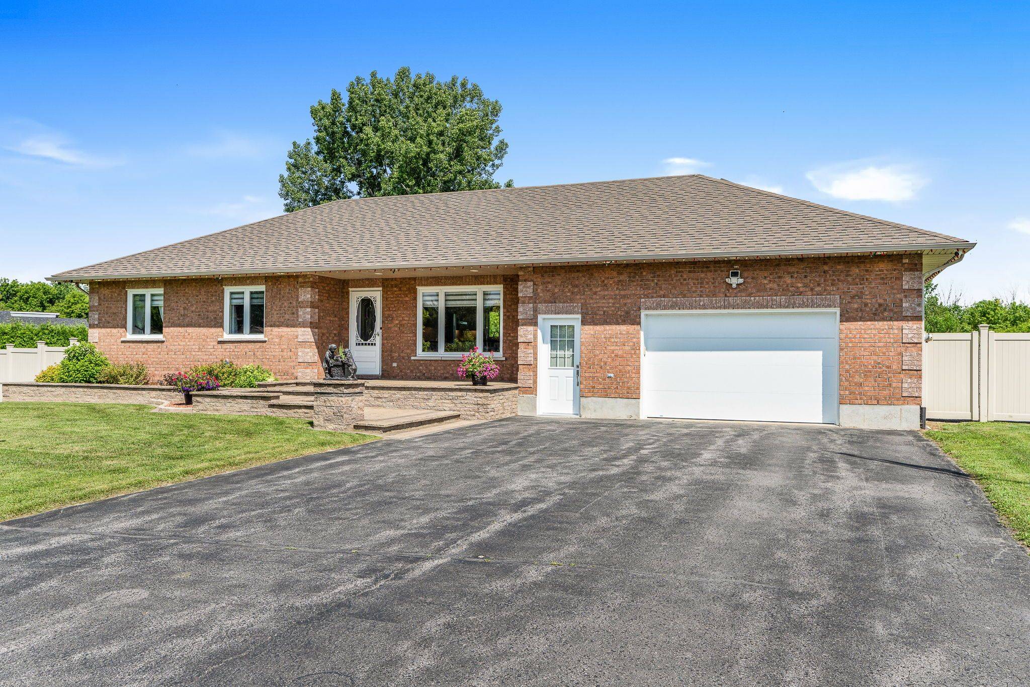 1893 Beauchamp ST, Clarence-rockland, ON K0A 1N0