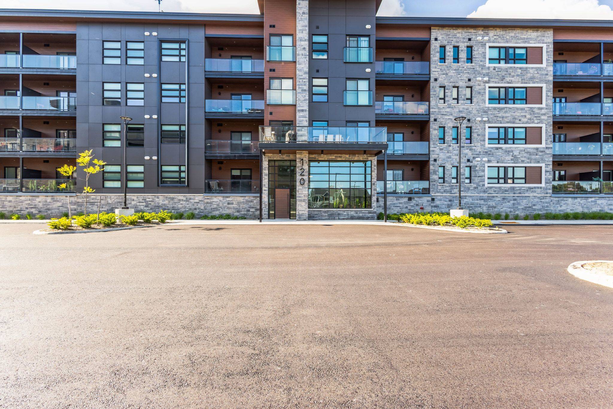 Pelham, ON L0S 1E1,120 Summersides BLVD #205