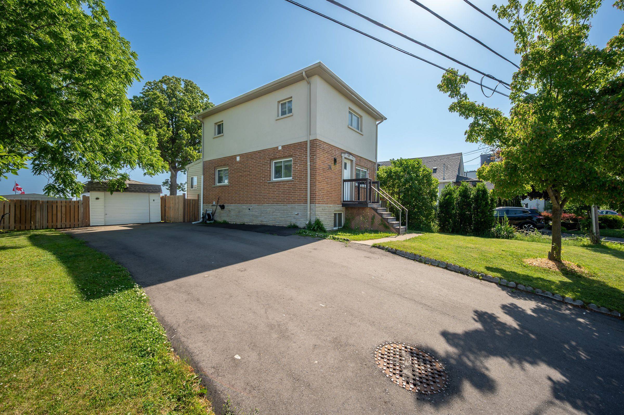 Hamilton, ON L8E 5C9,74 Seabreeze CRES