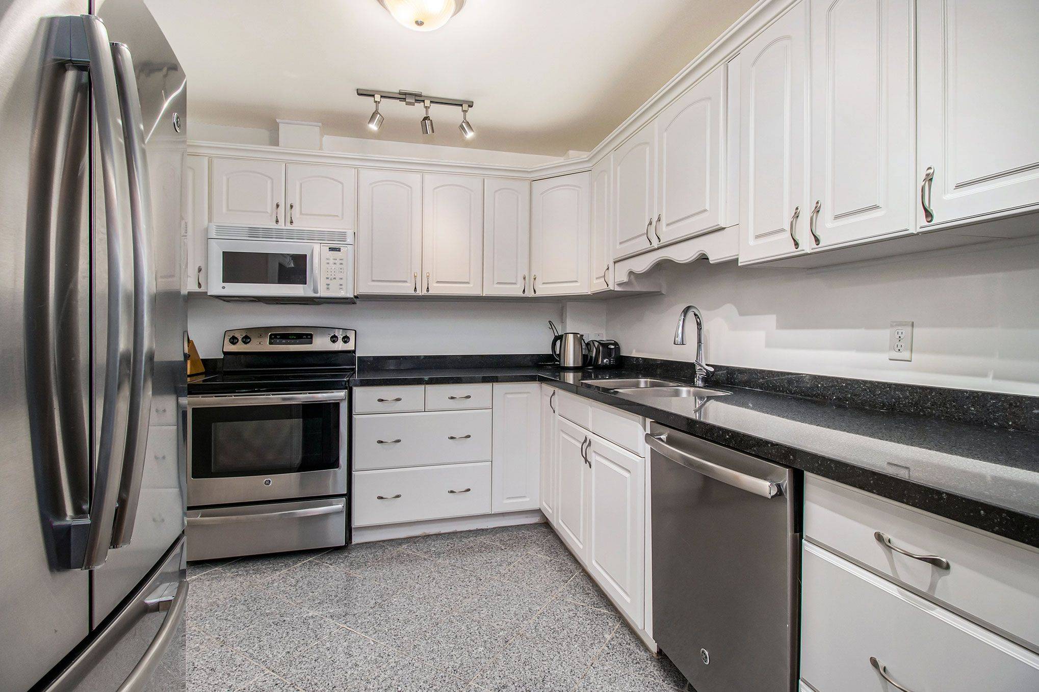 Kanata, ON K2K 2B6,960 Teron RD #105