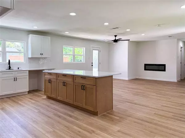 Garland, TX 75043,809 longbeach Drive