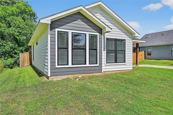 1513 S 7th Avenue, Denison, TX 75021