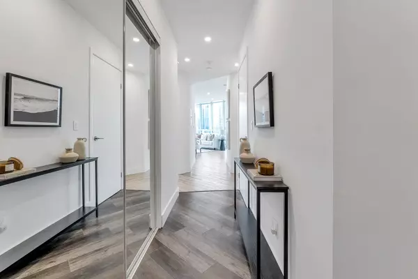 Toronto C01, ON M5V 4A1,209 Fort York BLVD #1663