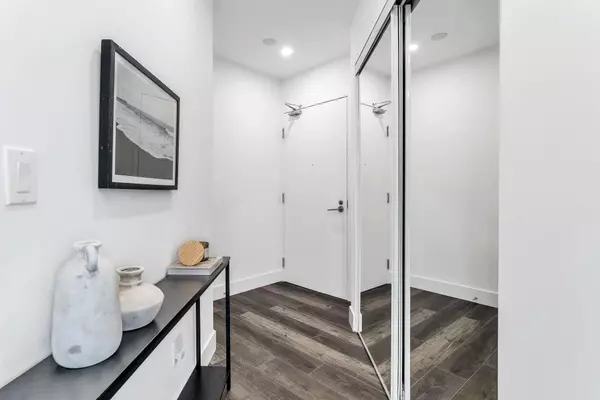 Toronto C01, ON M5V 4A1,209 Fort York BLVD #1663