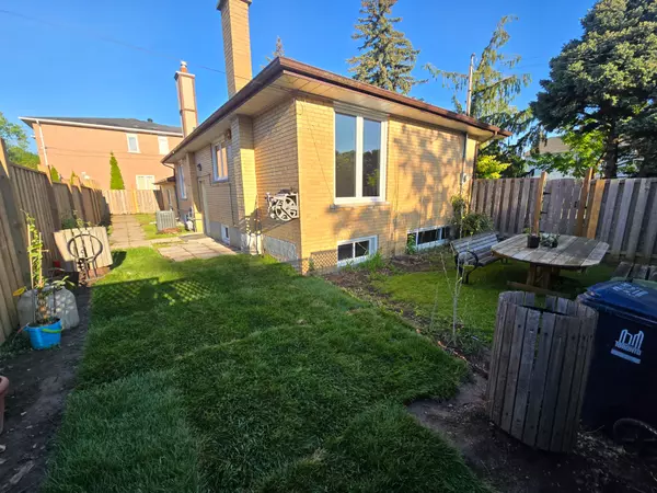 Toronto E07, ON M1S 1L2,2 Emmeline CRES