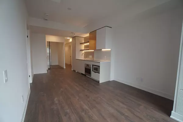 Toronto E01, ON M4L 1C2,1285 Queen ST E #409